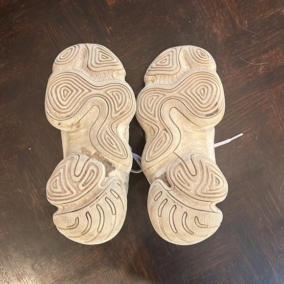 Yeezy tan shoes as pictured size 5.5 - Picture 4 of 4